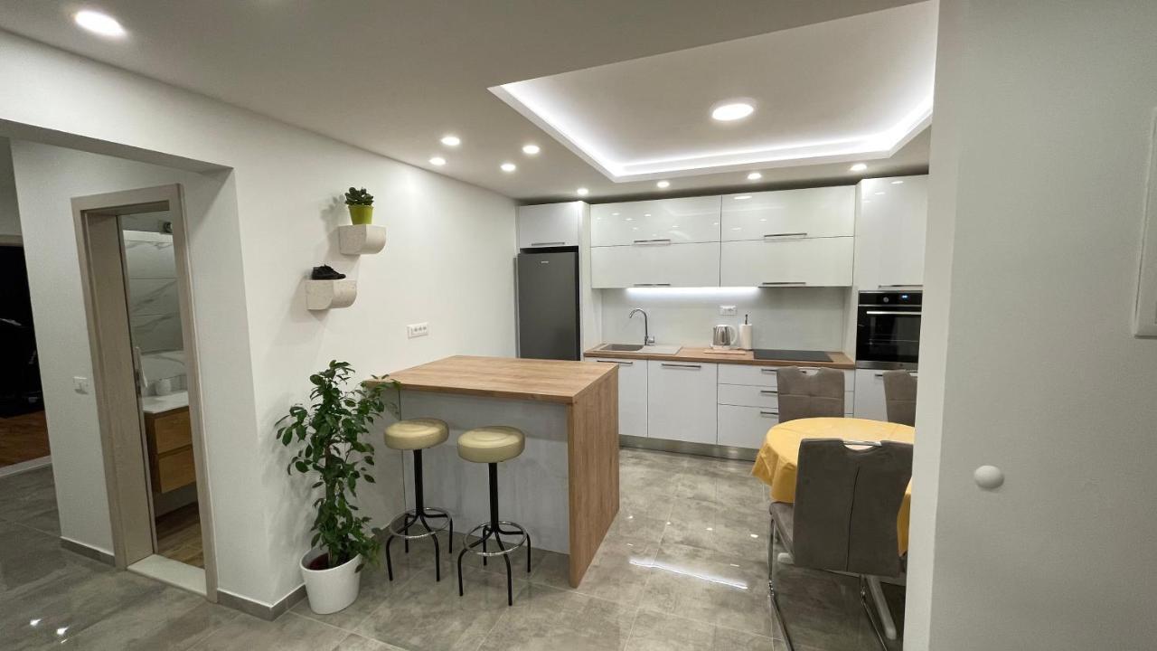 Luxury Apartman Bili Podgora Esterno foto